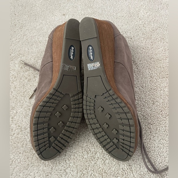 Brown wedged booties with ties! - Picture 2 of 4